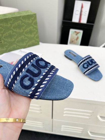 Gucci women's flat slippers - Image 2