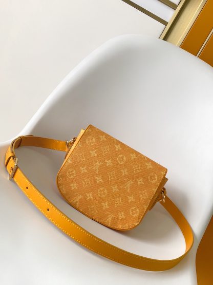 Louis Vuitton Montsouris Small Messenger Bag - Image 2