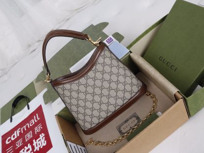 Gucci Interlocking Double G Oval Shoulder Bag - Image 2