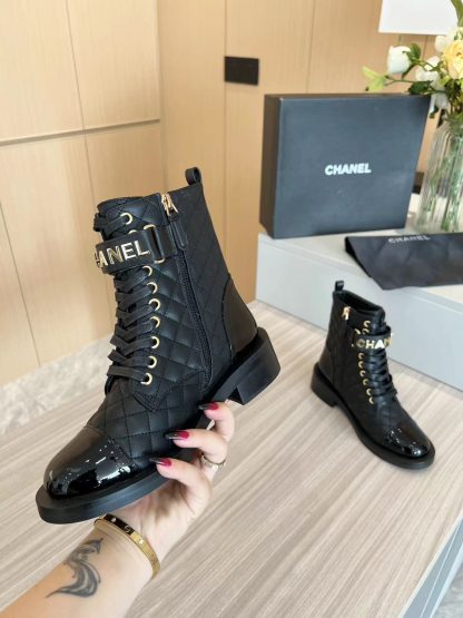 Chanel's latest black Martin boots for autumn and winter - Image 2