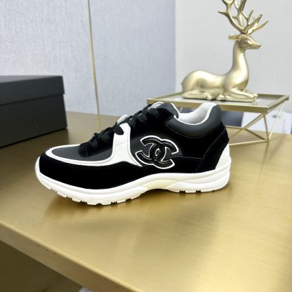 Chanel classic black and white versatile casual sneakers - Image 2
