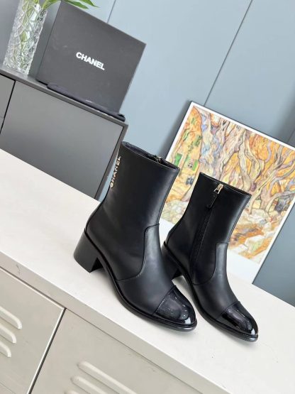 Chanel autumn and winter main season black cowhide and patent leather Martin boots