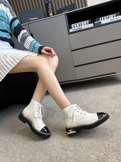 Chanel autumn and winter new fashionable white simple lace-up boots - Image 2
