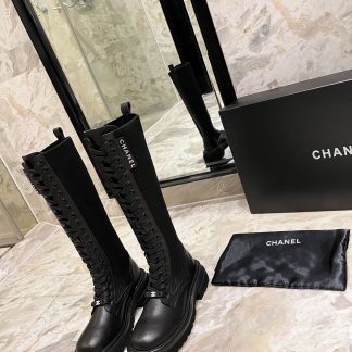 Chanel autumn and winter new handsome black matte letter knight boots