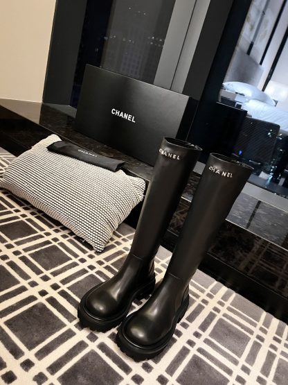Chanel autumn and winter new handsome black personality stunning letter knight boots
