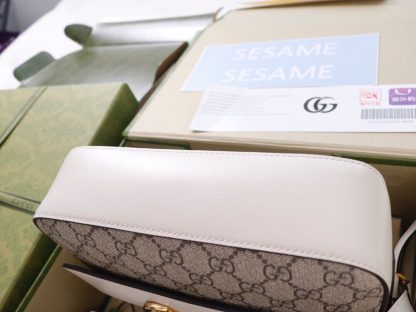 Gucci classic modern stylish crossbody bag - Image 2