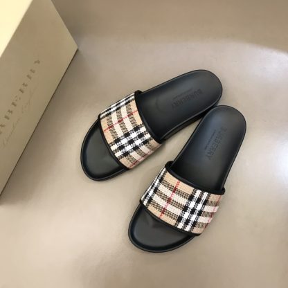 Burberry Casual Classic Men's Slippers - Image 2