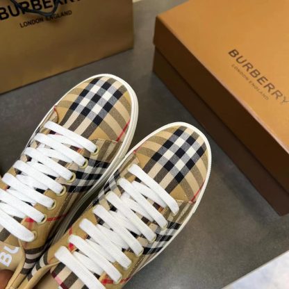 Burberry low-top sneakers - Image 3