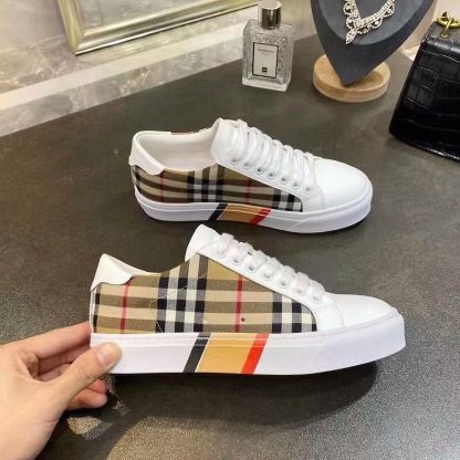 Burberry low-top sneakers - Image 3