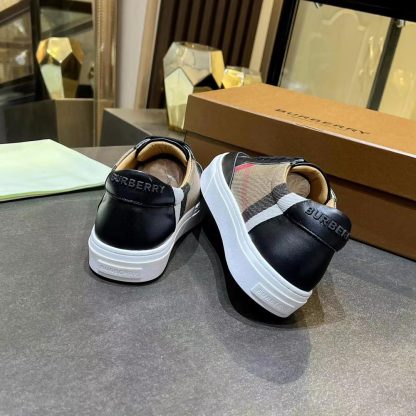 Burberry low-top sneakers - Image 2