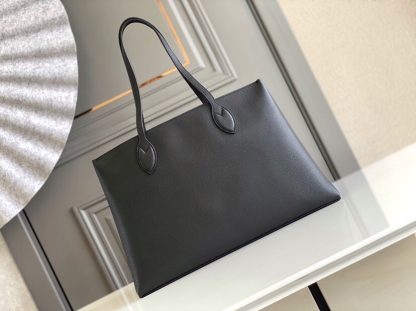 Louis Vuitton m57345 black spring and summer new product - lockme handbag - Image 2