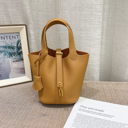 Hermès mini 14cm shopping basket bag is soft, versatile and very light - Image 2