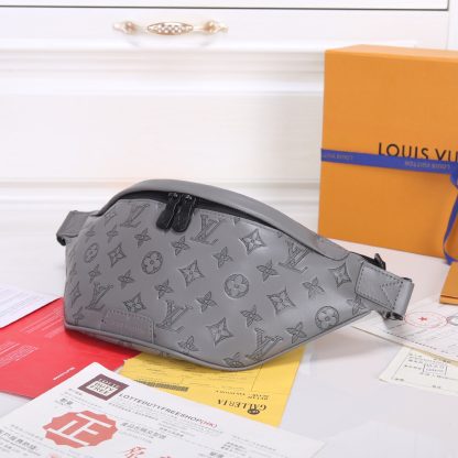 Louis Vuitton M46108 DISCOVERY Small Leather Bag - Image 2