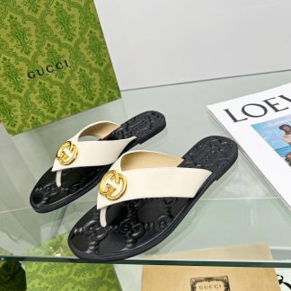 Gucci flat flip flops