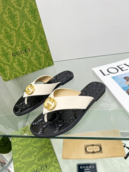 Gucci flat flip flops