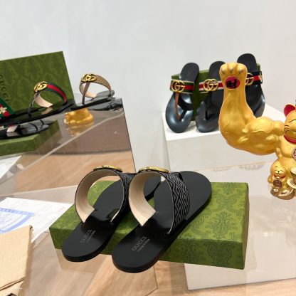 Gucci women's flat slippers - Image 3