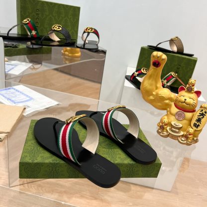 Gucci women's flat slippers - Image 3