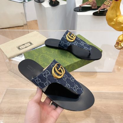 Gucci women's flat slippers - Image 3