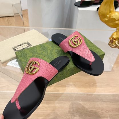 Gucci women's flat slippers - Image 2