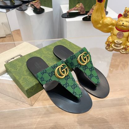 Gucci women's flat slippers - Image 3