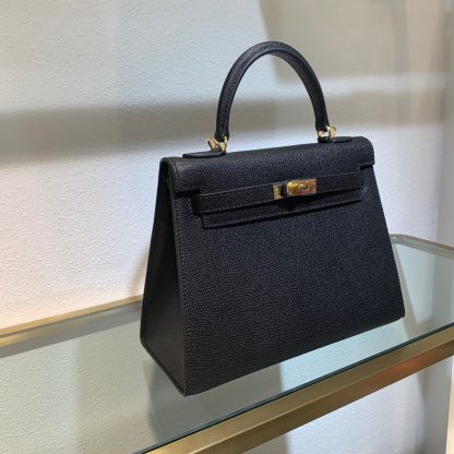 A black Kelly handbag from Hermès Size: 20613cm - Image 2