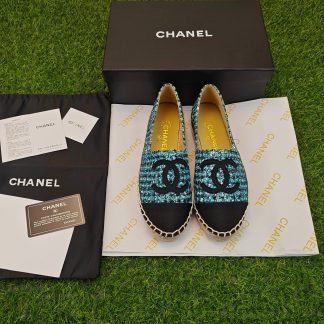 Chanel's early spring sunshine blue and black new fisherman shoes