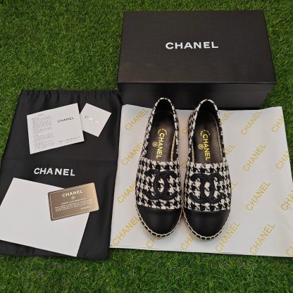 Chanel early spring sunshine black and white new fisherman shoes