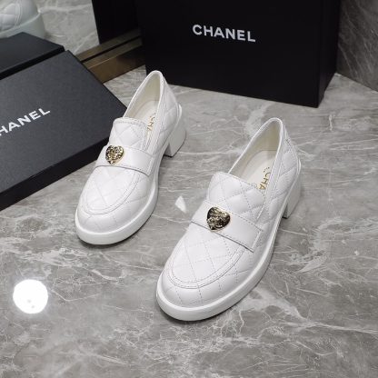 Chanel's early spring new love buckle thick heel white loafers, heel height 4.5cm - Image 2