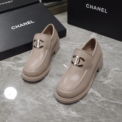 Chanel's new early spring love buckle thick heel milk tea color loafers heel height 4.5cm - Image 2