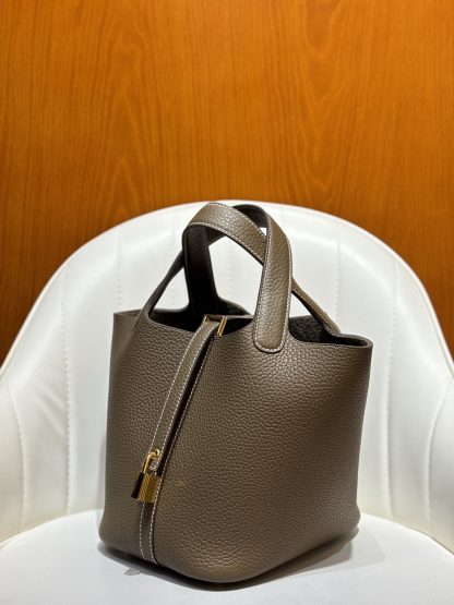 Hermès Elephant Grey Gold Buckle Basket Handbag - Image 2