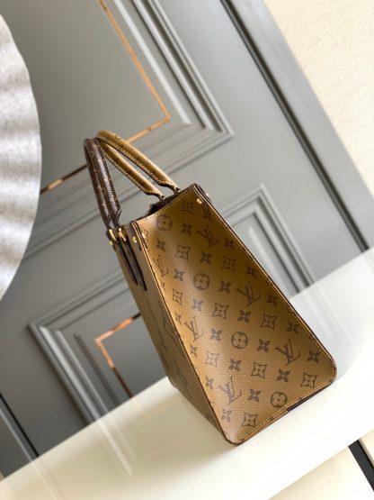 Louis Vuitton ONTHEGO Medium Handbag - Image 2