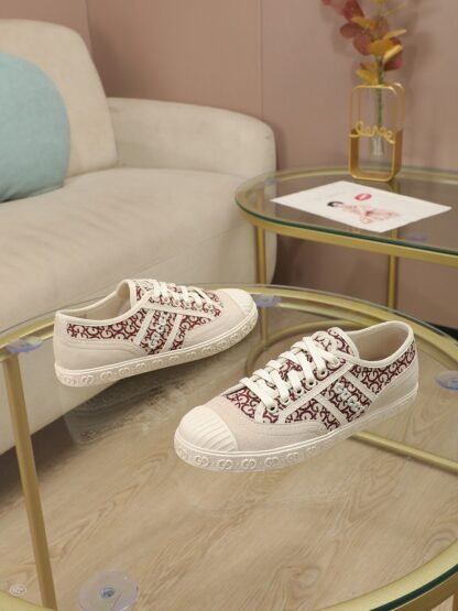 Gucci Double G embroidered low-top lace-up fashion sneakers - Image 3