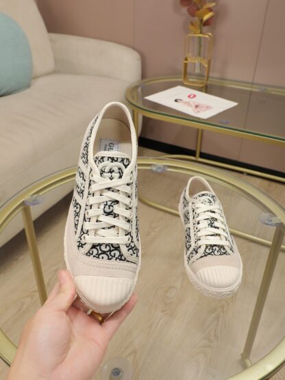 Gucci Double G embroidered low-top lace-up fashion sneakers - Image 4