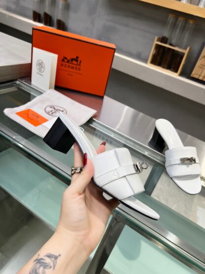 Hermès early spring new pure handmade white thick heel sandals - Image 2