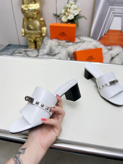 Hermès new spring and summer white thick-heeled sandals, heel height 5cm - Image 2