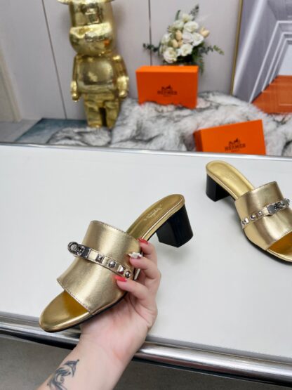 Hermès Spring/Summer new gold block-heeled sandals, heel height 5cm - Image 2