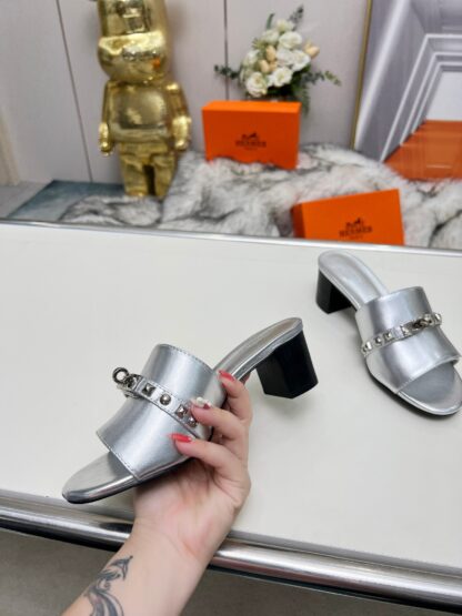 Hermès Spring/Summer new silver block-heeled sandals, heel height 5cm - Image 2