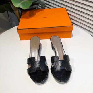 Hermès black matte summer classic crocodile pattern thick heel sandals