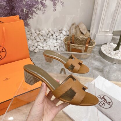 Hermès summer versatile classic palm pattern brown thick heel sandals