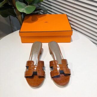 Hermès Brown Summer All-match Crocodile Pattern Chunky Heel Sandals