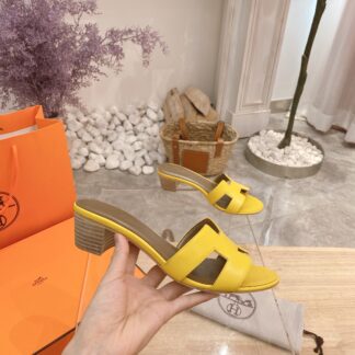Hermès summer classic yellow palm print thick heel sandals