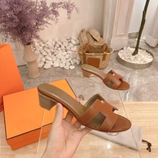 Hermès Summer Classic Style Palm Pattern Brown Block Heel Sandals