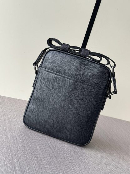 Prada elegant crossbody bag - Image 2