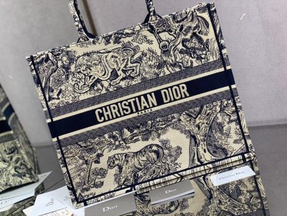 Dior Book tote dark blue tiger large - Image 2