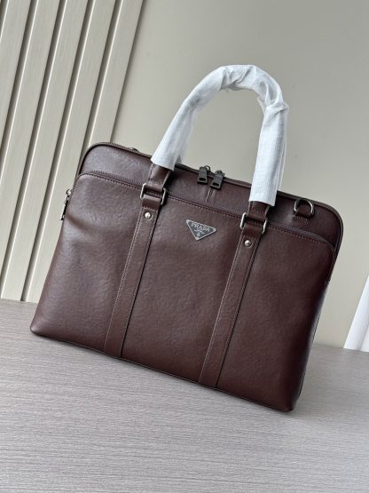 Prada's popular large-capacity briefcase - Image 2