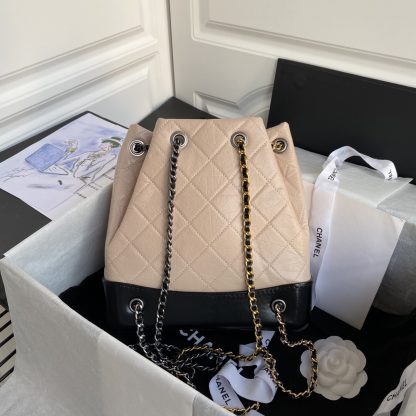 CHANEL new limited edition gold and silver chain retro backpack, Little香流浪 style - Image 2