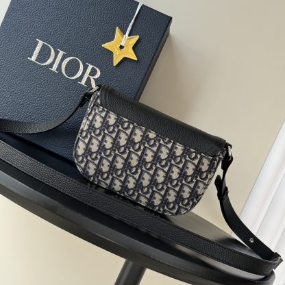 Dior Saddle Messenger Bag - Image 2