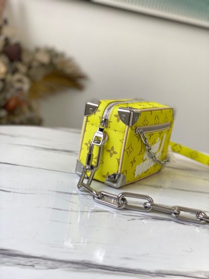 Louis Vuitton yellow flower white font silk screen chain small box bag - Image 2