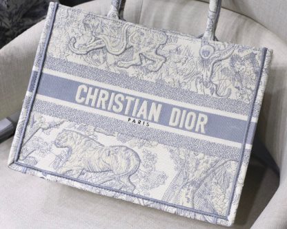 Dior 𝐁𝐎𝐎𝐊 𝐓𝐎𝐓𝐄 bags - Image 2