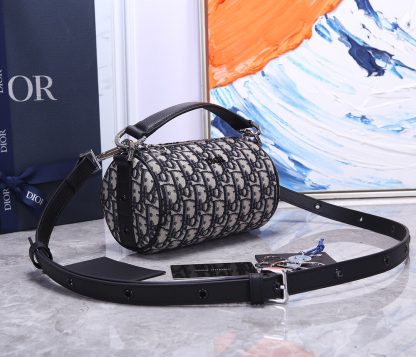Dior pre-fall early spring series saddle bag - Image 2